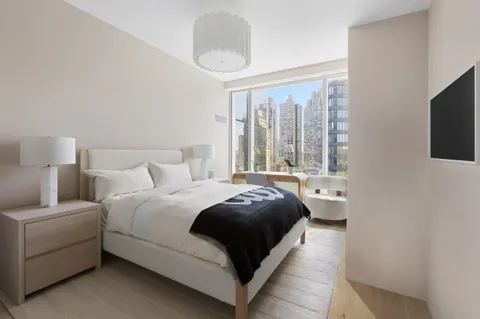 $7,390,000 | 1 Central Park West, Unit 24D | Upper West Side