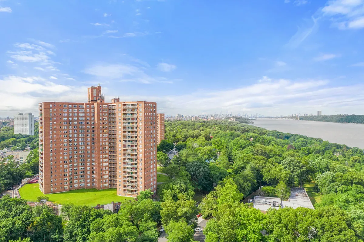 $369,000 | 5700 Arlington Avenue, Unit 20K | North Riverdale