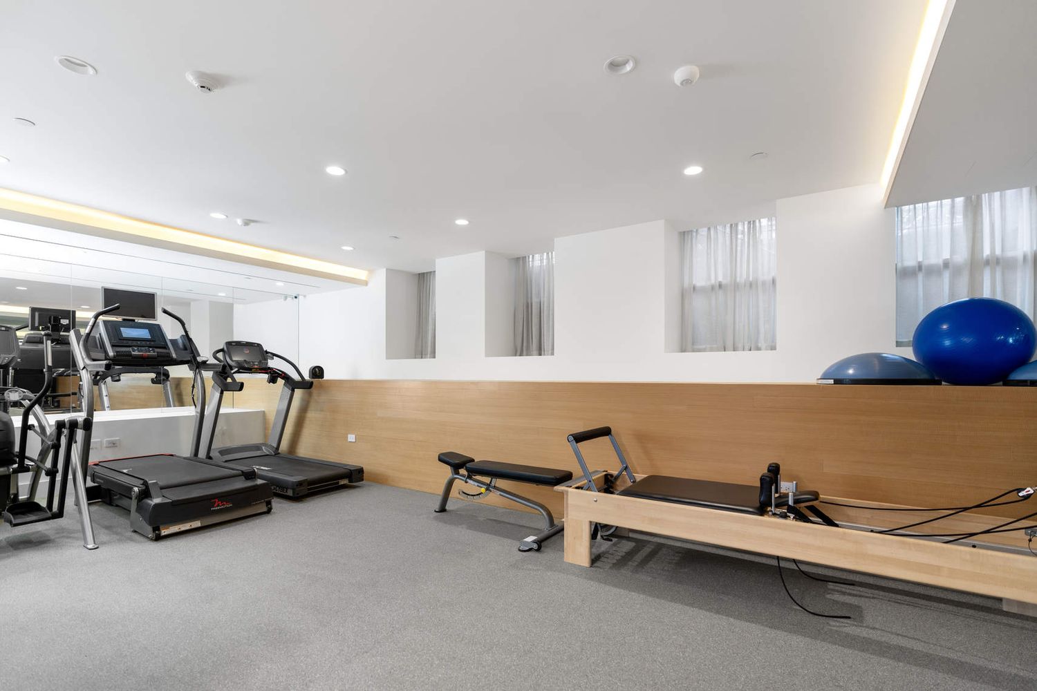 182 West 82nd Street, Unit 4E Manhattan, NY 10024 - Photo 20 of 25 a view of a room with gym equipment