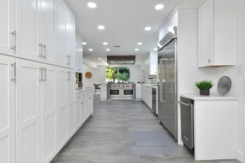 $2,599,000 | 4053 Harclare Lane, Encino, CA 91436