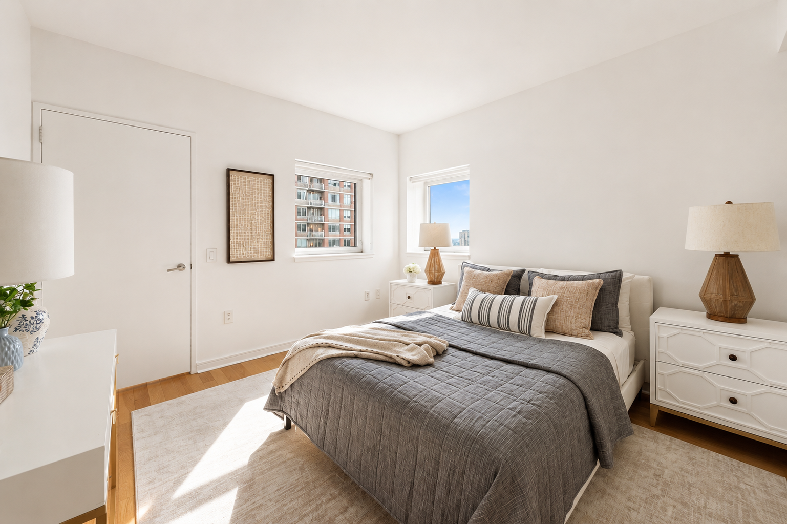 11 East 29th Street, Unit 34B Manhattan, NY 10016 - Photo 5 of 10 a bedroom with a bed and a lamp