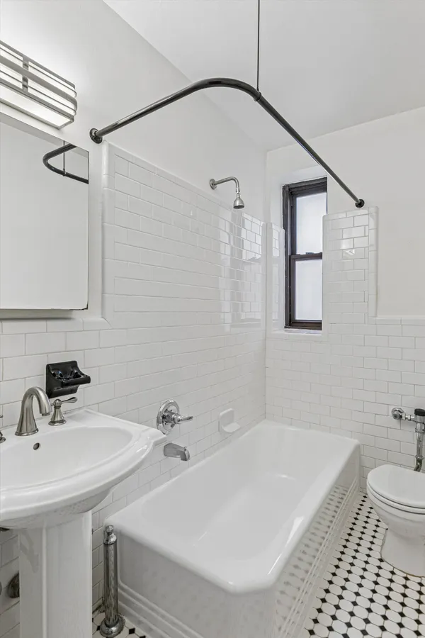 $650,000 | 736 West 186th Street, Unit 3E | Hudson Heights