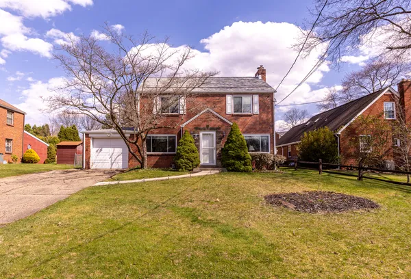 $279,900 | 222 Glenview Drive, New Kensington, PA 15068