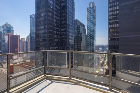 $1,795,000 | 159 West 53rd Street, Unit 34E | Theater District