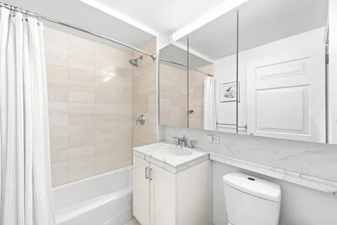 $859,000 | 205 East 85th Street, Unit 14M | Upper East Side