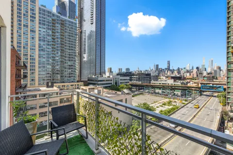 $1,590,000 | 42-44 Crescent Street, Unit PHB | Long Island City