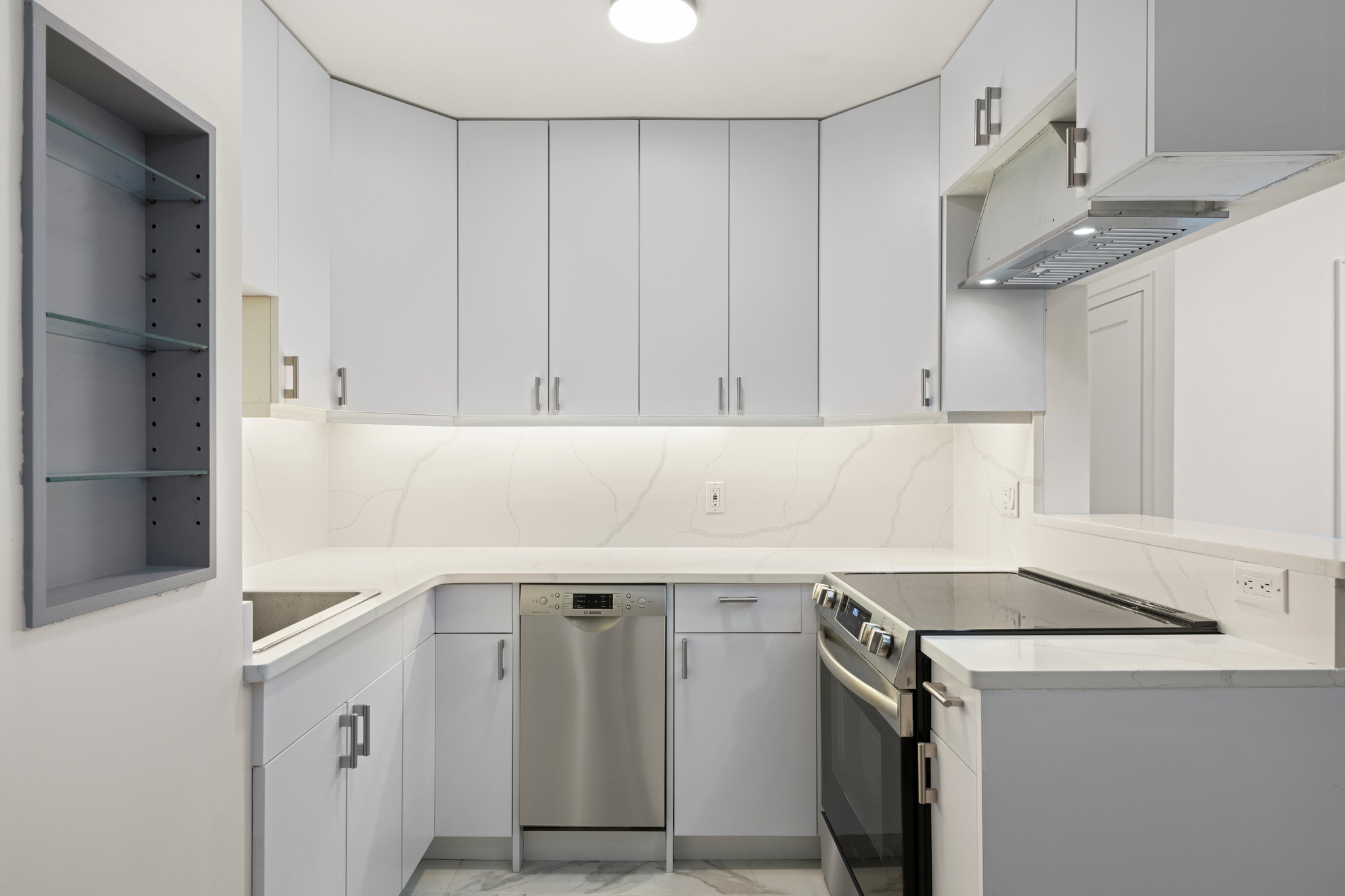 354 West 23rd Street, Unit 4A Manhattan, NY 10011 - Photo 4 of 7 a utility room with dryer and washer