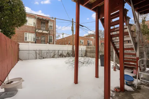 a view of outdoor space yard and porch