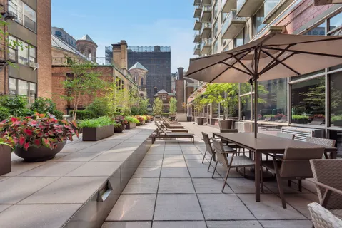 $1,350,000 | 2373 Broadway, Unit 922 | Upper West Side