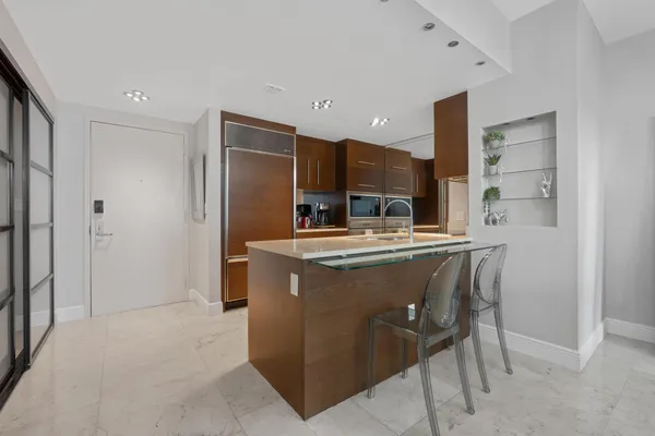 $875,000 | 485 Brickell Avenue, Unit 1909, Miami, FL 33131