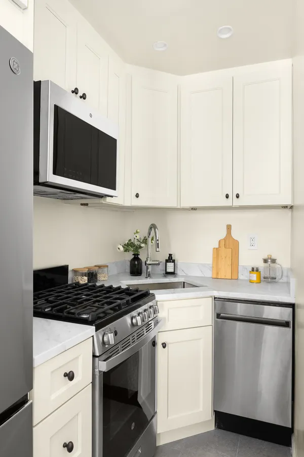 $699,000 | 118 West 81st Street, Unit 3F | Upper West Side