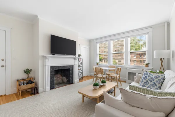 $3,695 | 1992 Commonwealth Avenue, Unit 4, Boston, MA 02135