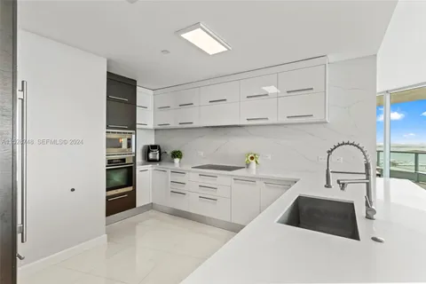 $1,975,000 | 900 Biscayne Boulevard, Unit 2506, Miami, FL 33132