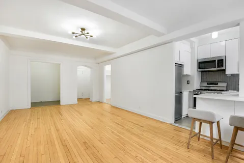 $695,000 | 333 West 56th Street, Unit 3H | Hell's Kitchen
