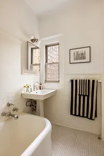 $1,400,000 | 30 5th Avenue, Unit 6H | Greenwich Village