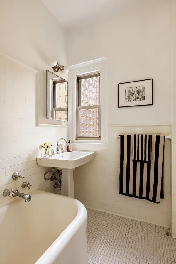 $1,400,000 | 30 5th Avenue, Unit 6H | Greenwich Village