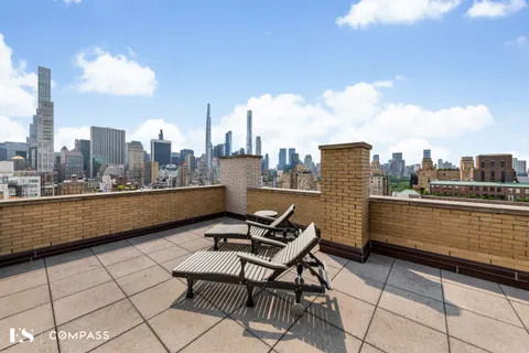 $1,895,000 | 700 Park Avenue, Unit 2B | Lenox Hill