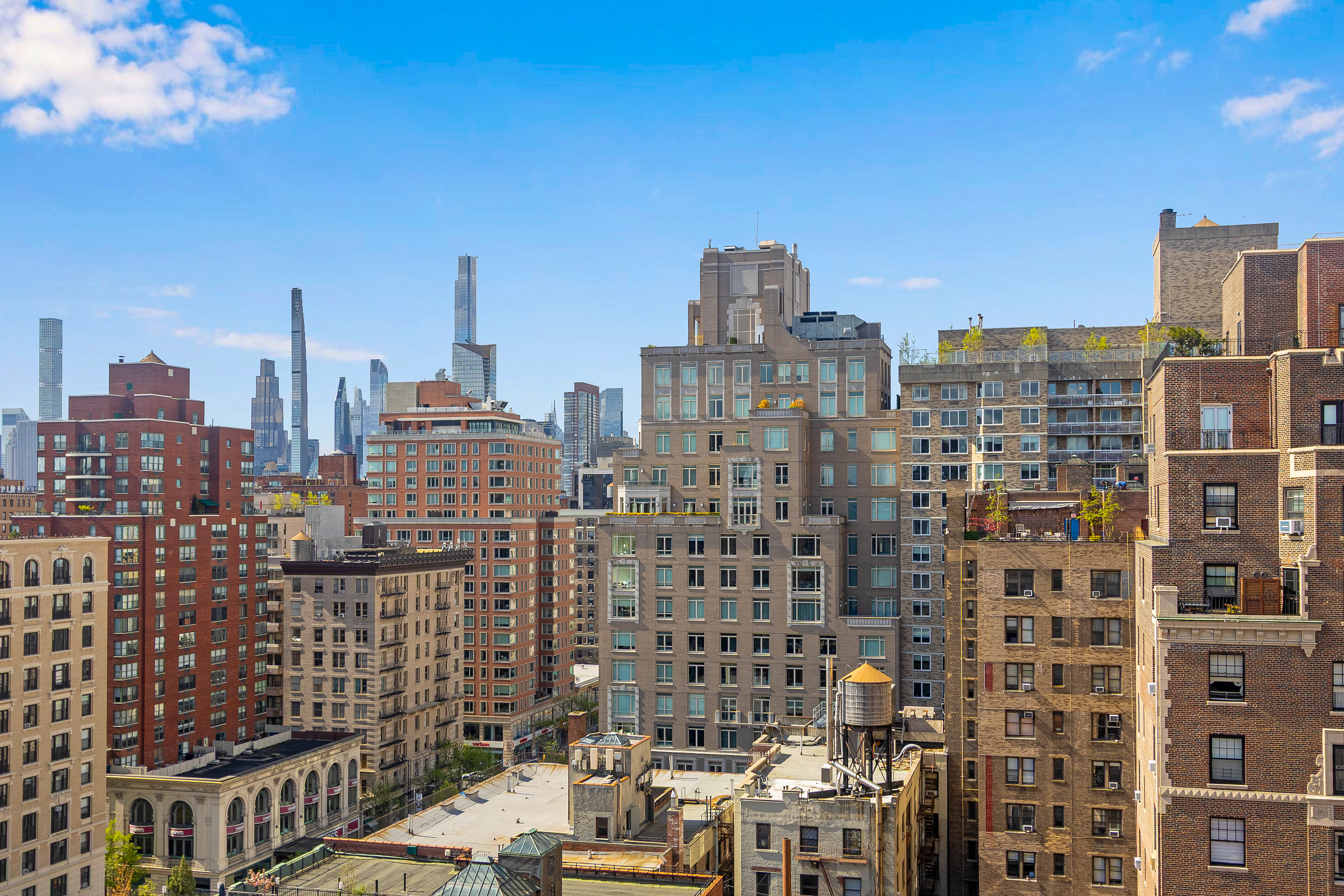 470 West End Avenue, Unit PH-G New York, NY 10024 - Photo 5 of 22 a view of a city with tall buildings