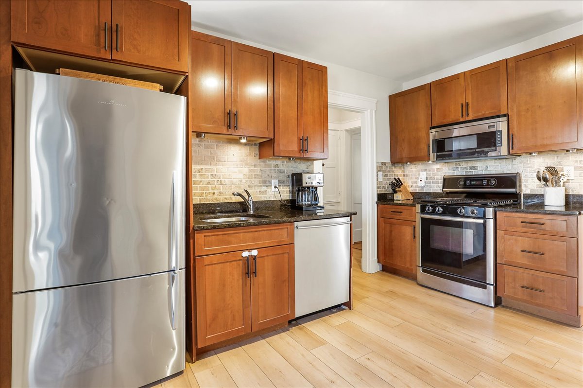 27 Thelma Road, Unit 1 Dorchester, MA 02122 - Photo 11 of 25