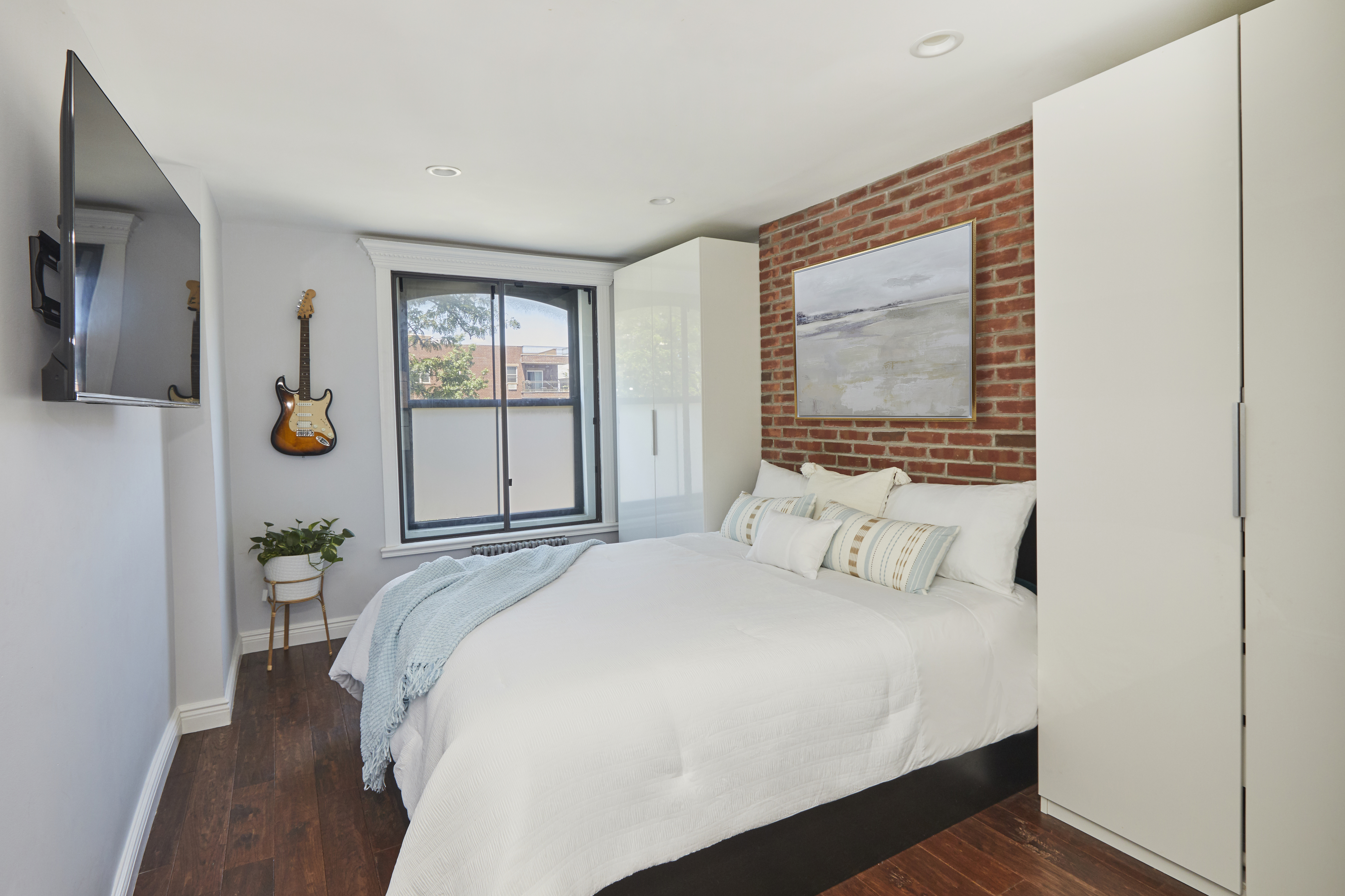 443 Hicks Street, Unit 3E Brooklyn, NY 11201 - Photo 4 of 7 a bedroom with a bed and a window