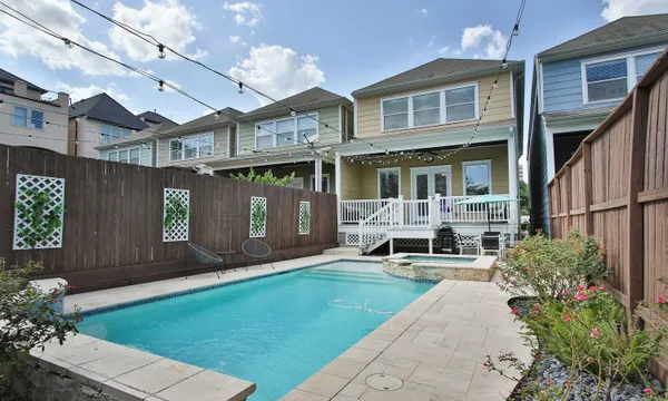 $774,000 | 1330 West 25th Street, Houston, TX 77008