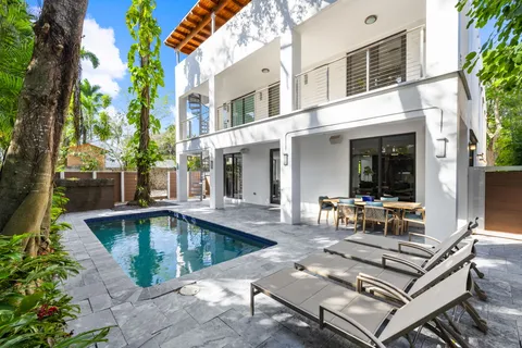 $4,950,000 | 3770 Kumquat Avenue, Miami, FL 33133