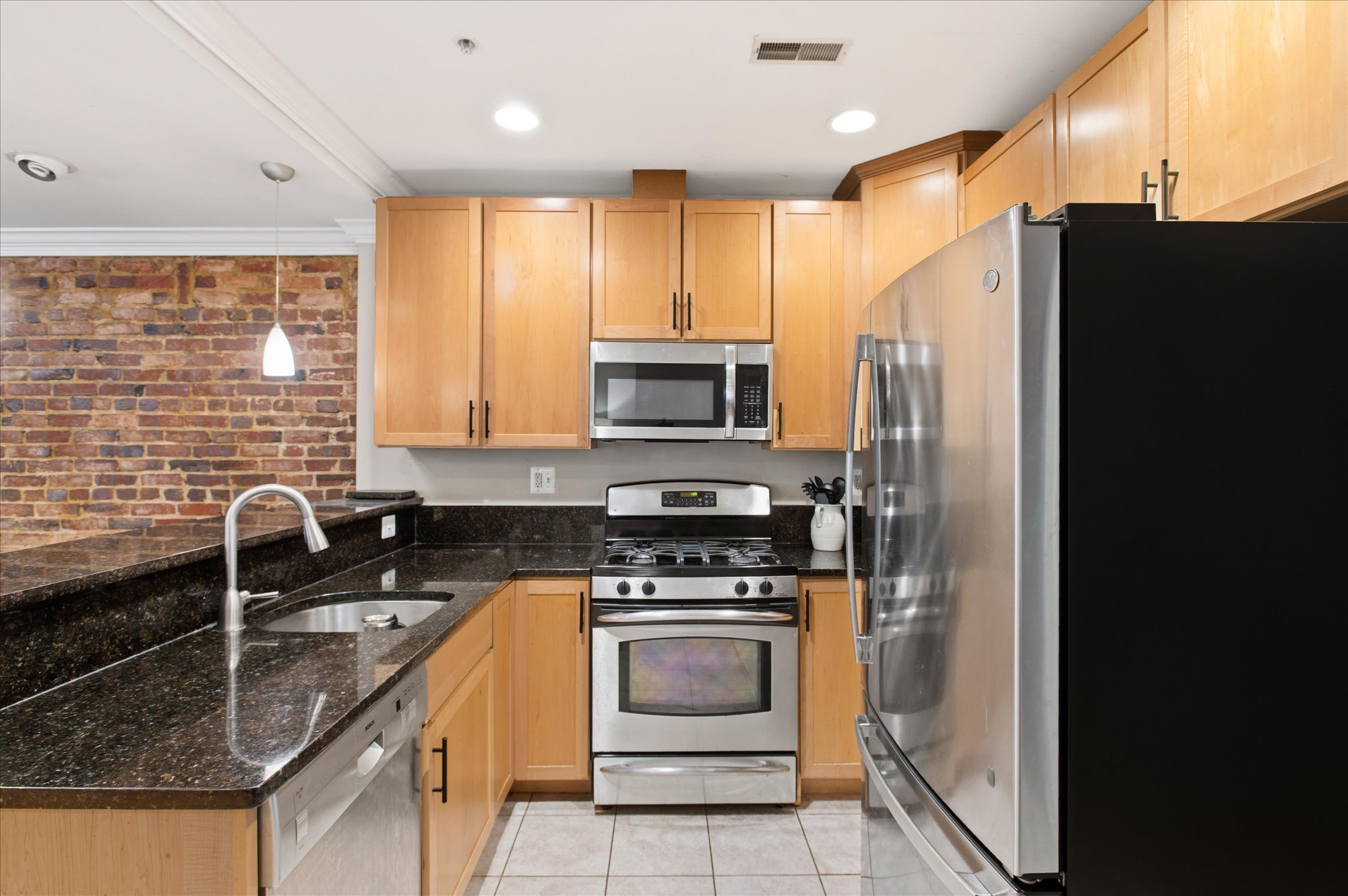 28 Bryant Street Northwest, Unit 1 Washington, DC 20001 - Photo 9 of 27