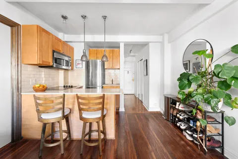 $449,000 | 25 Tudor City Place, Unit 1611 | Murray Hill