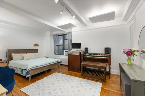 $400,000 | 235 West 102nd Street, Unit 5W | Upper West Side