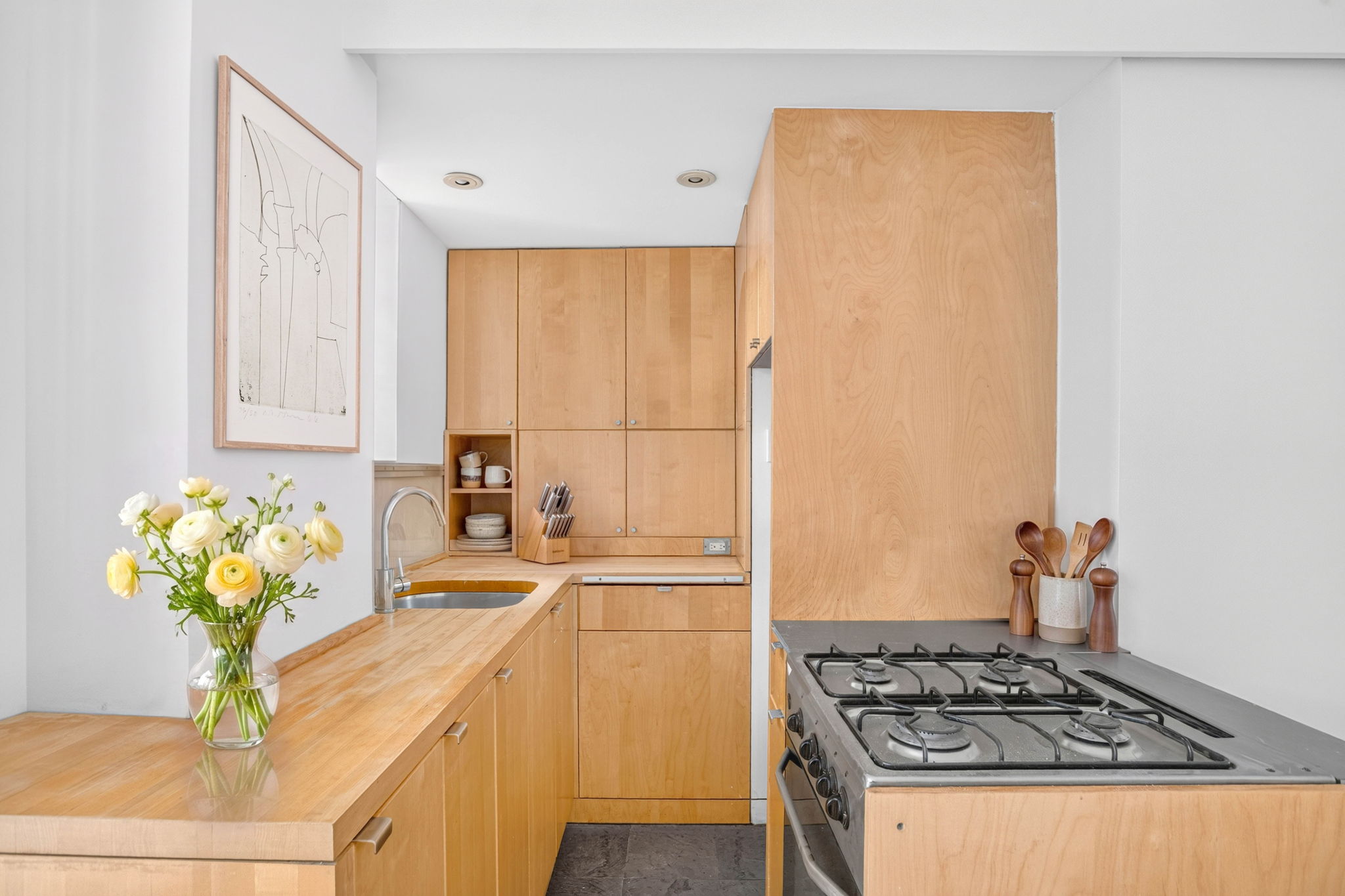 140 East 40th Street, Unit 2D Manhattan, NY 10016 - Photo 4 of 8 Gallery Image 4