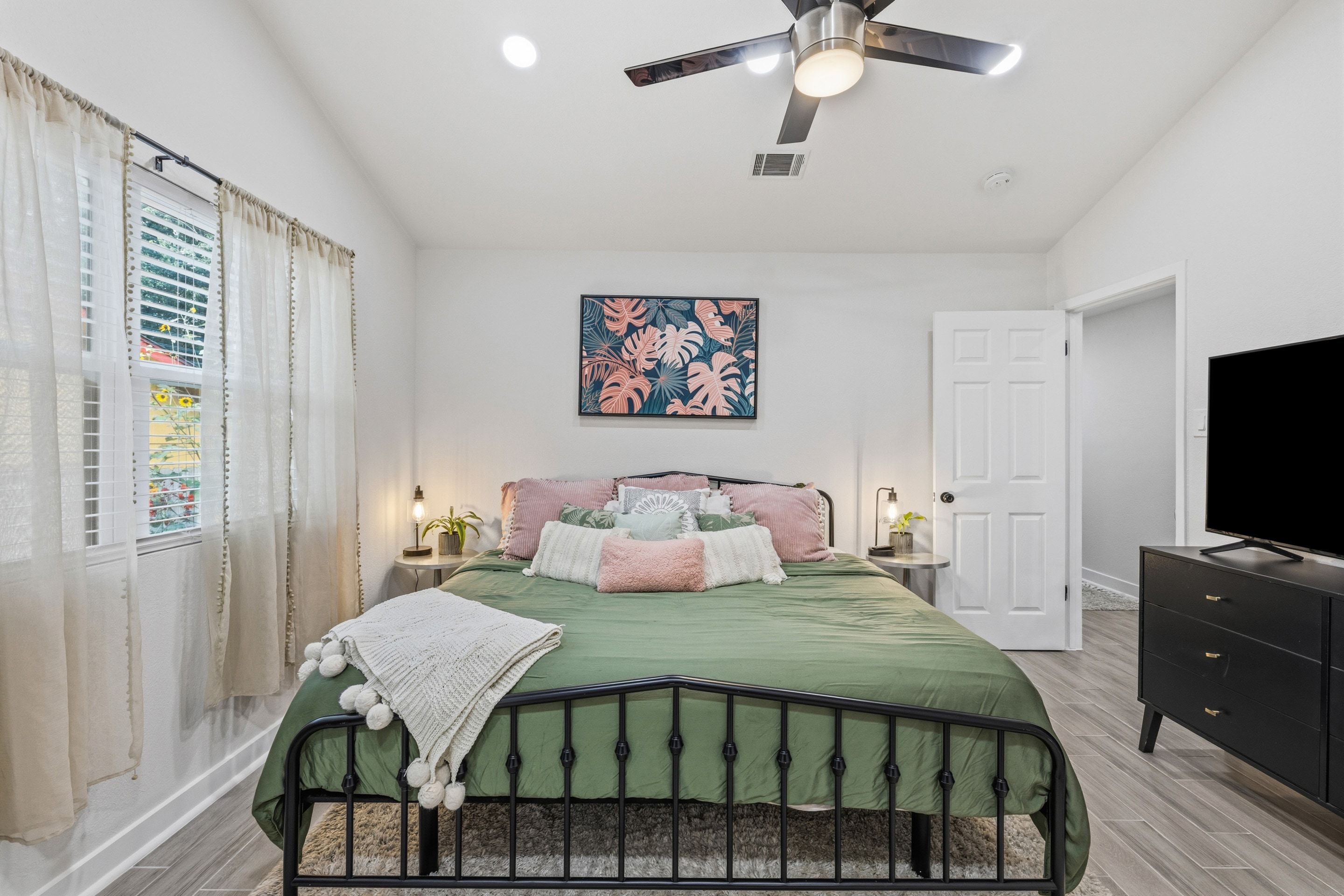 4805 Spring Meadow Cove Austin, TX 78744 - Photo 10 of 26