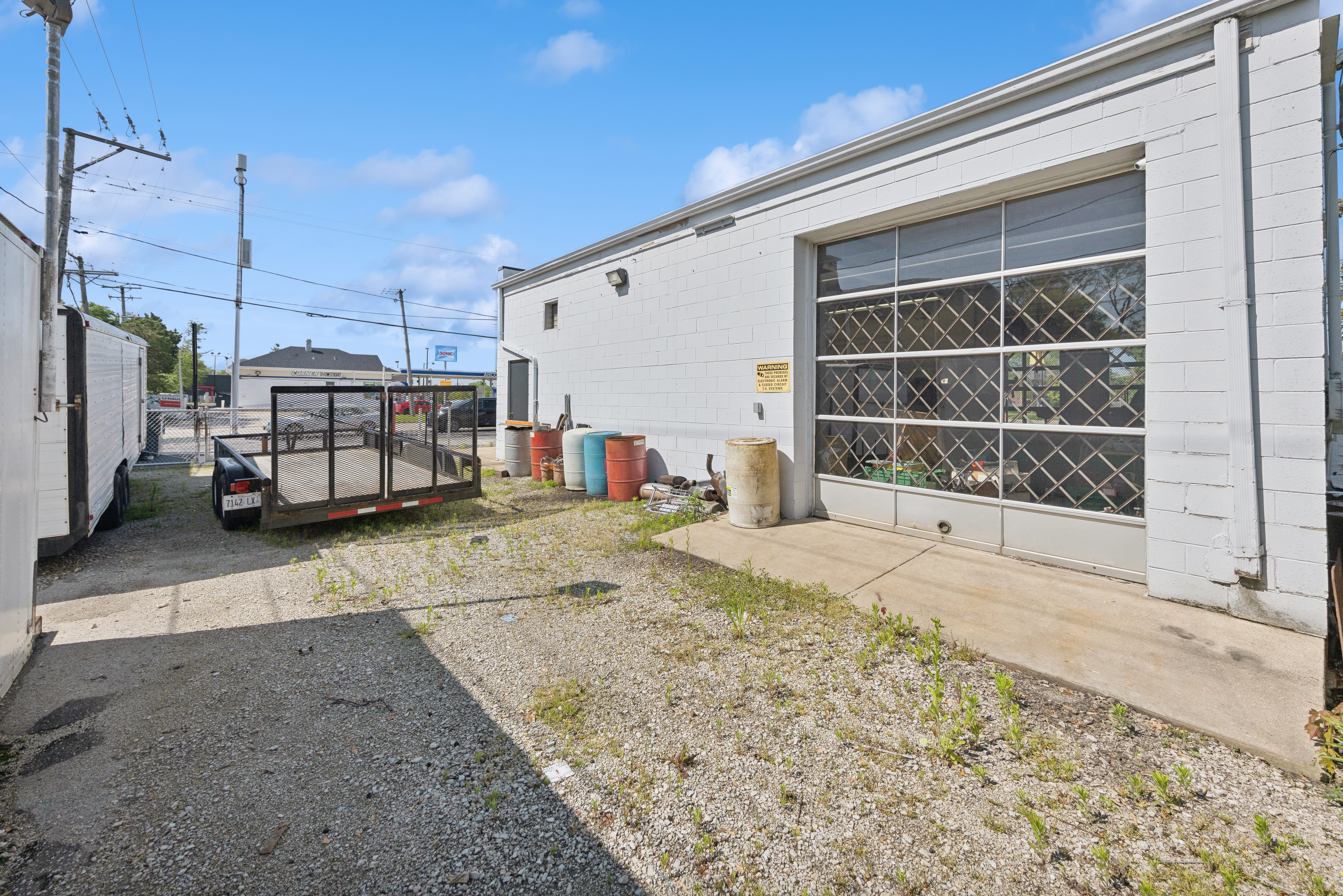 11849 South Pulaski Road Alsip, IL 60803 - Photo 5 of 20 a view of a backyard of a house