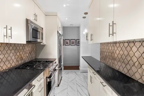 $1,095,000 | 320 East 57th Street, Unit 4A | Sutton Place