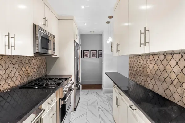 $990,000 | 320 East 57th Street, Unit 4A | Sutton Place