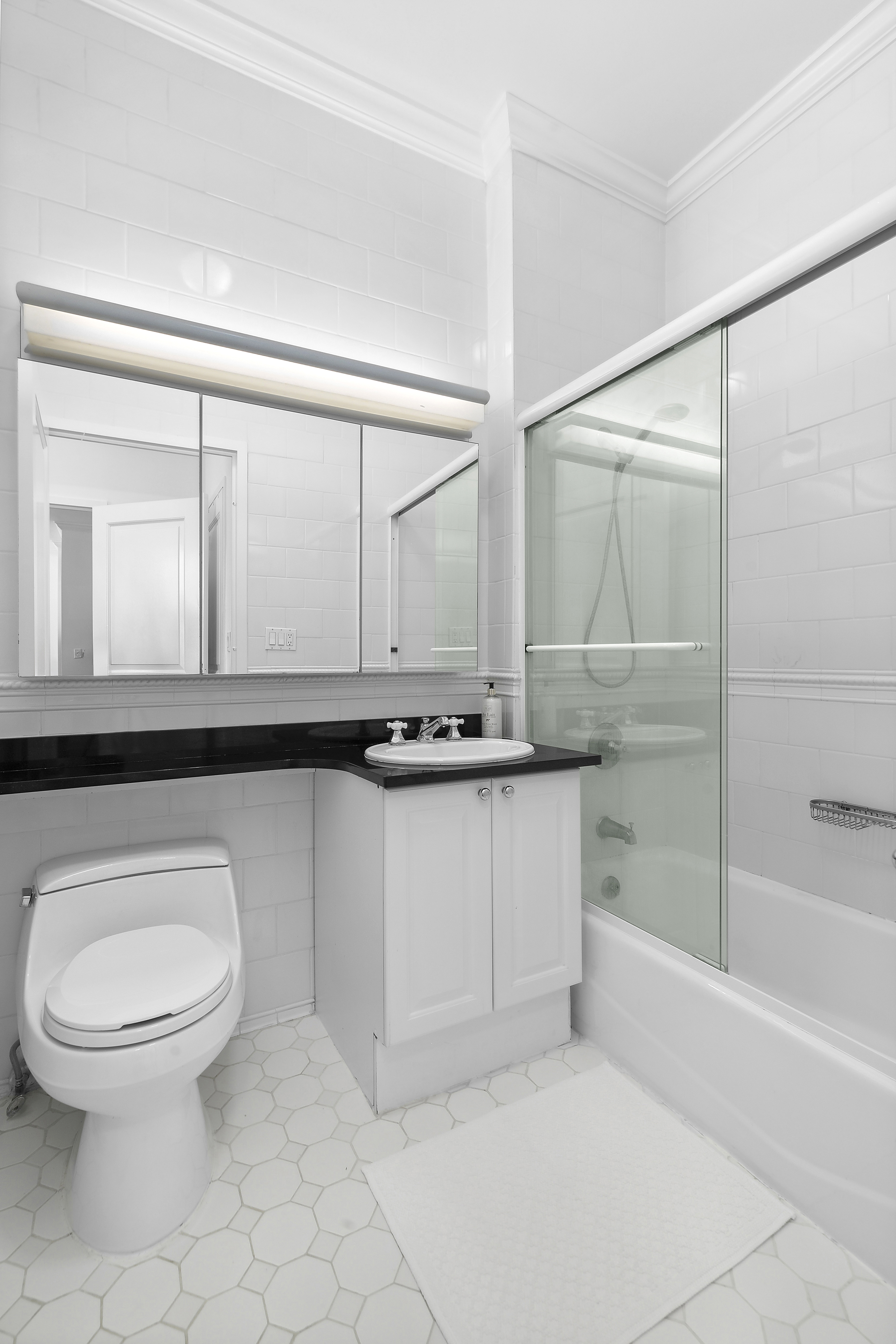 350 East 82nd Street, Unit 6H Manhattan, NY 10028 - Photo 5 of 11