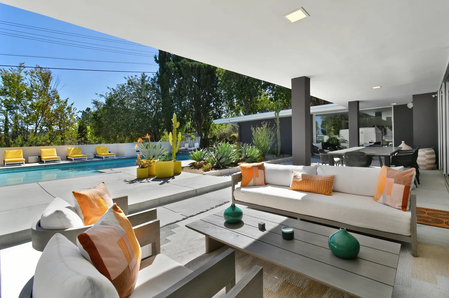 $3,025,000 | 20150 Delita Drive, Woodland Hills, CA 91364