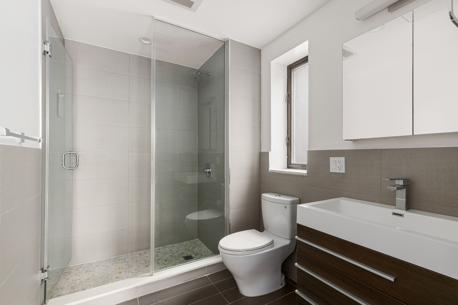 74 Adelphi Street, Unit 2B Brooklyn, NY 11205 - Photo 5 of 9 a bathroom with a toilet a sink and shower