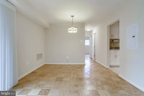 $465,000 | 4360 Cherry Hill Road, Unit 103, Arlington, VA 22207