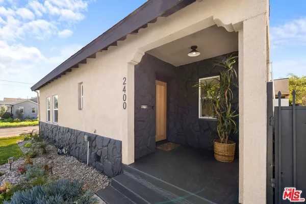 $1,078,000 | 2400 West 74th Street, Los Angeles, CA 90043