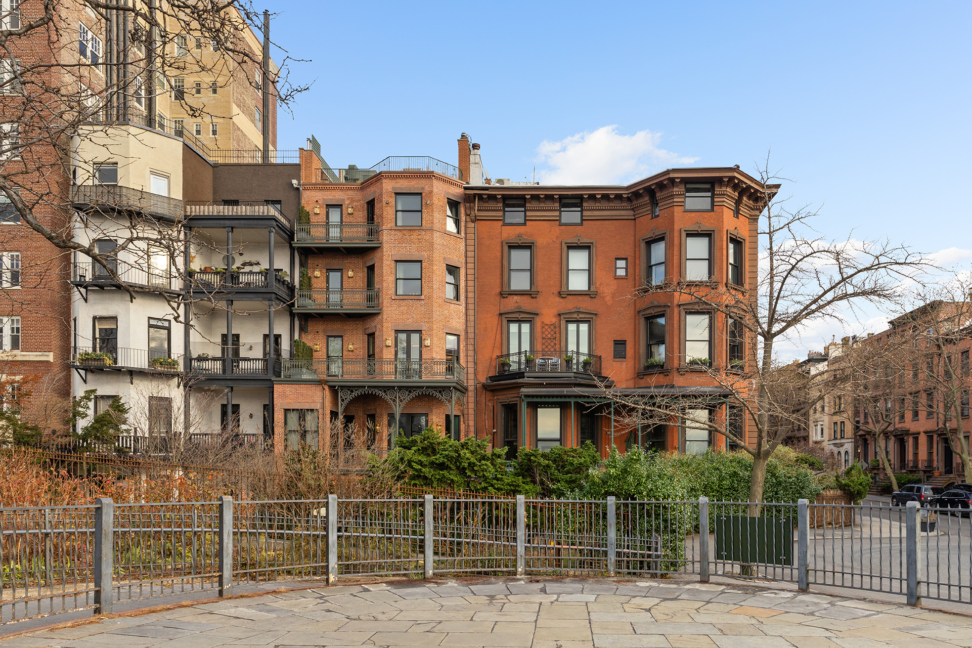 70 Remsen Street, Unit 10J Brooklyn, NY 11201 - Photo 10 of 11 a front view of a multi story building