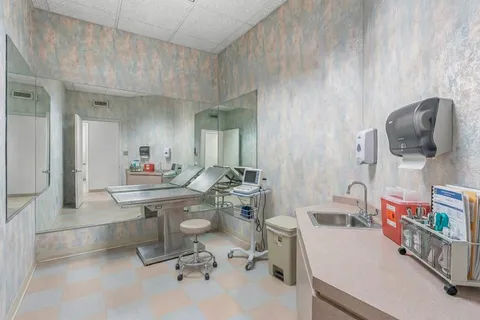 $950,000 | 450 Clinton Street, Unit 1P | Carroll Gardens