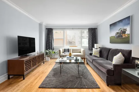 $1,800,000 | 101 West 12th Street, Unit 8N | West Village