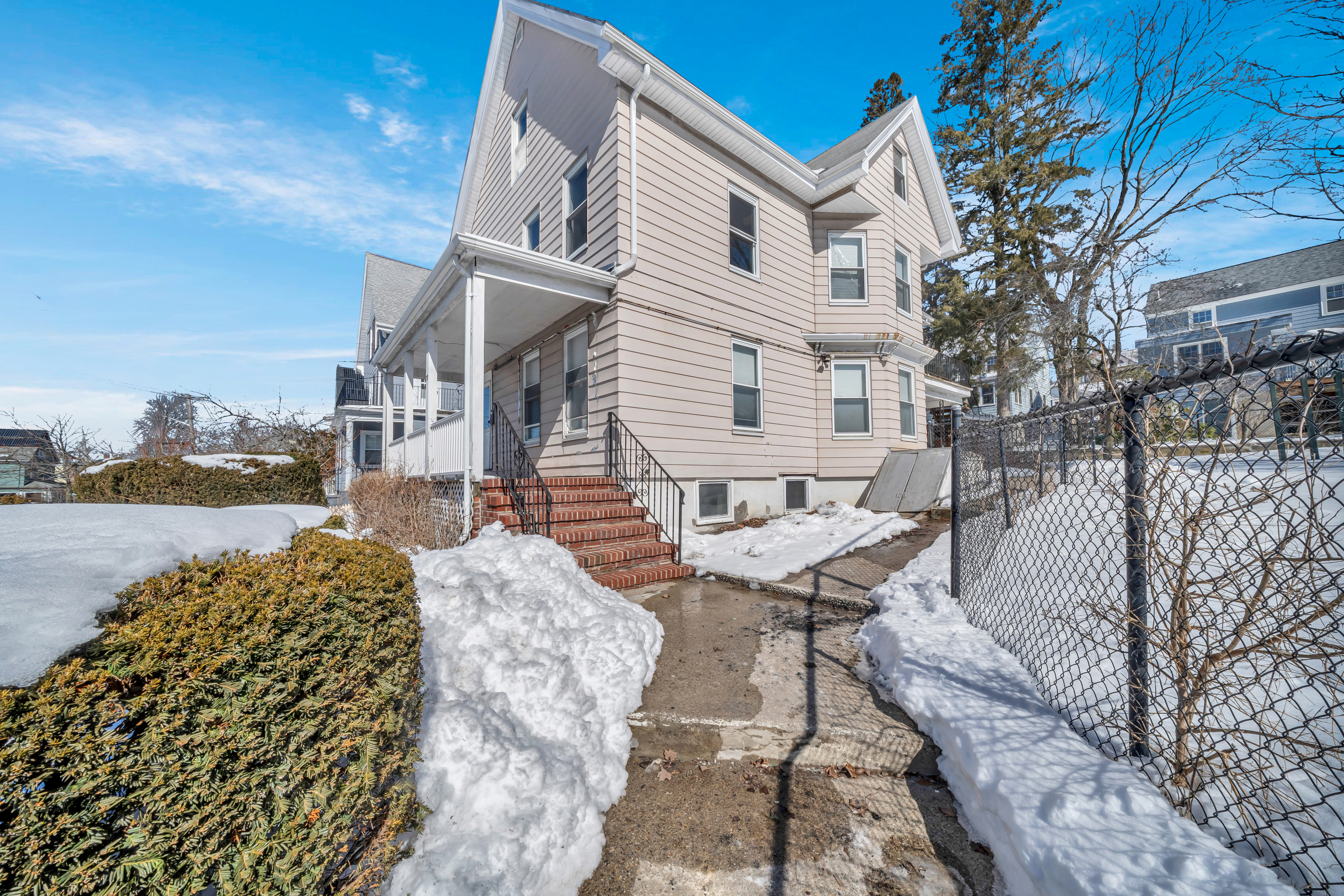 75 Warren Street Medford, MA 02155 - Photo 3 of 68