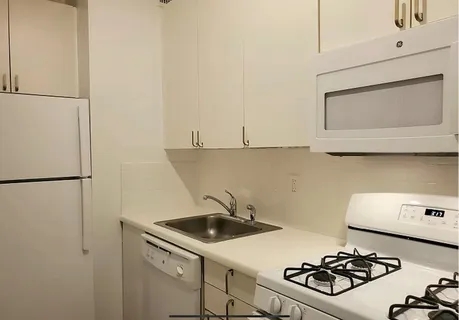 $3,900 | 301 West 57th Street, Unit 23F | Hell's Kitchen