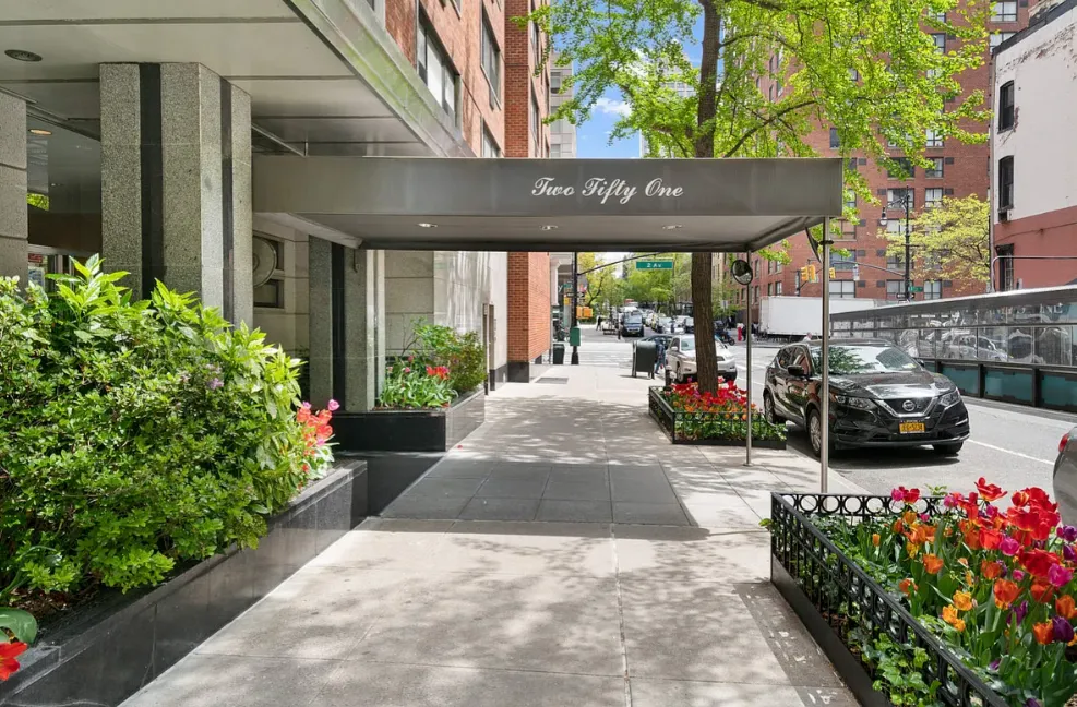 $460,000 | 251 East 51st Street, Unit 5A | Midtown East