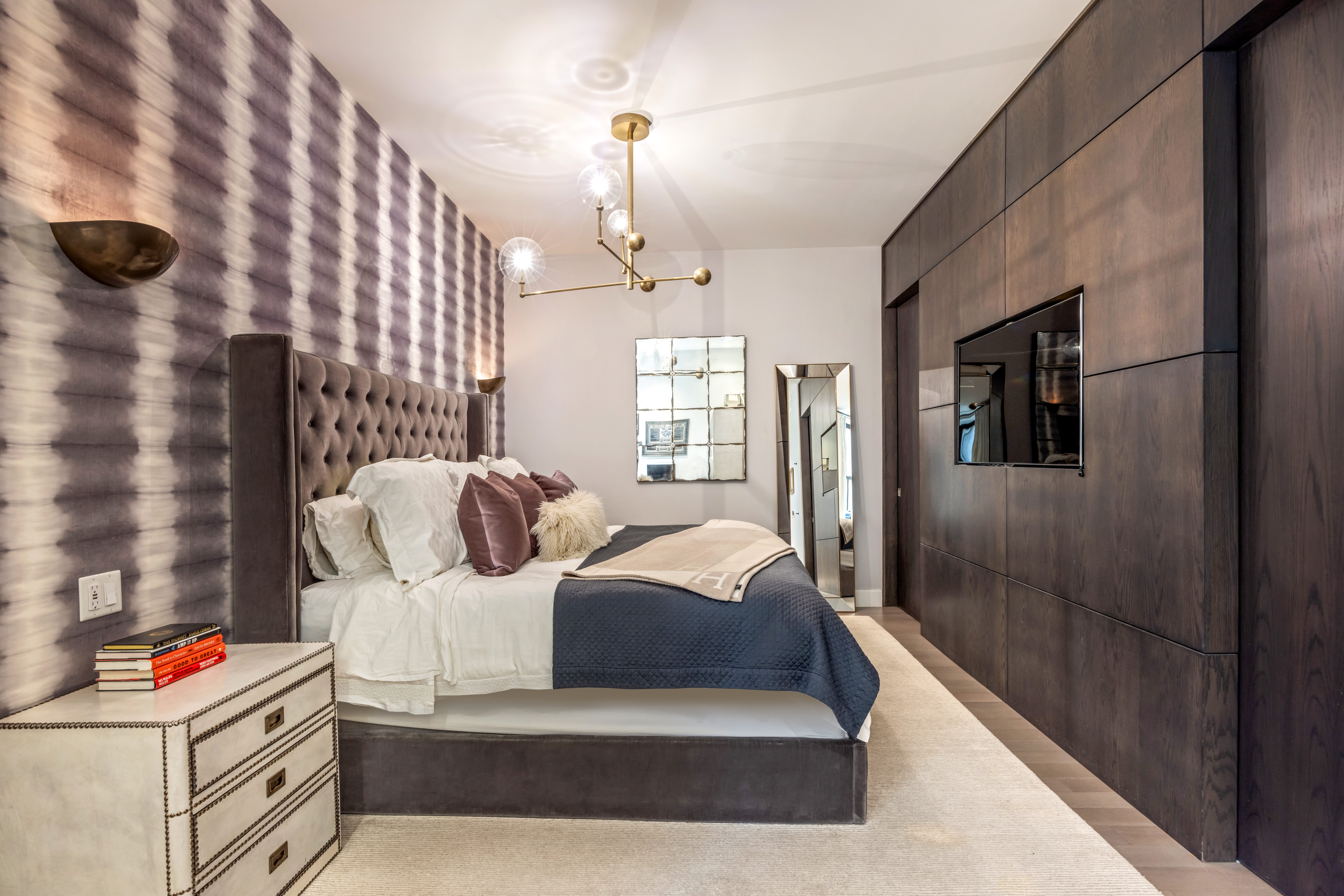 100 Barclay Street, Unit 13G Manhattan, NY 10007 - Photo 6 of 26 a bedroom with a bed and window