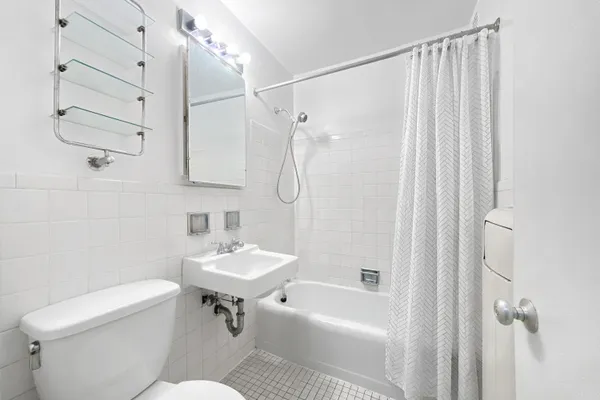 $3,350 | 300 East 33rd Street, Unit 9G | Kips Bay