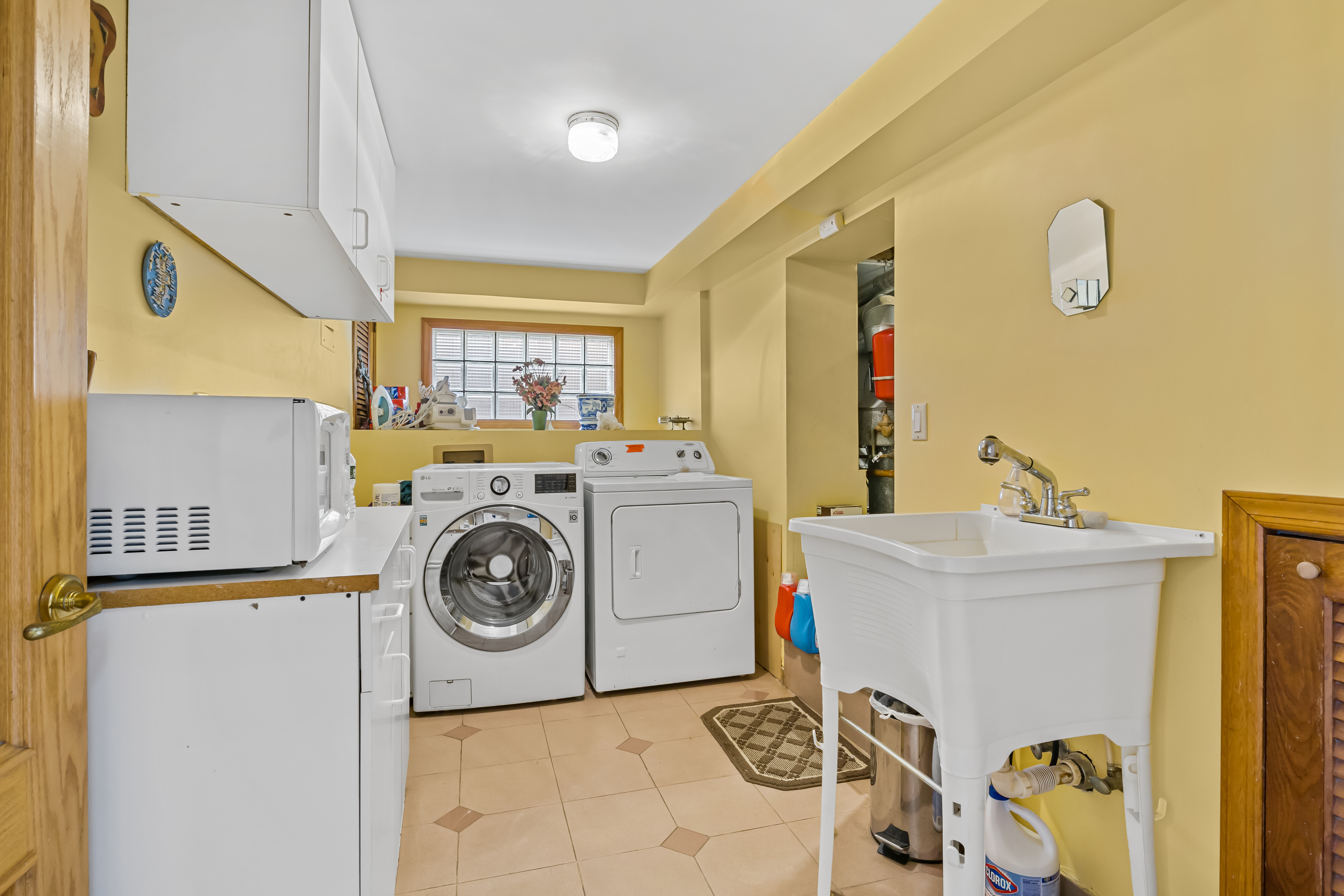 303 Whitman Drive Brooklyn, NY 11234 - Photo 30 of 37 a utility room with dryer and washer