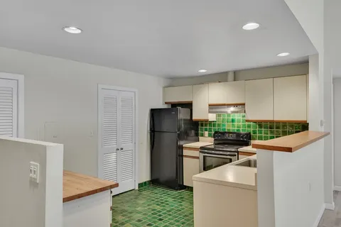 $1,400,000 | 15 Sleeper Street, Unit 104, Boston, MA 02210