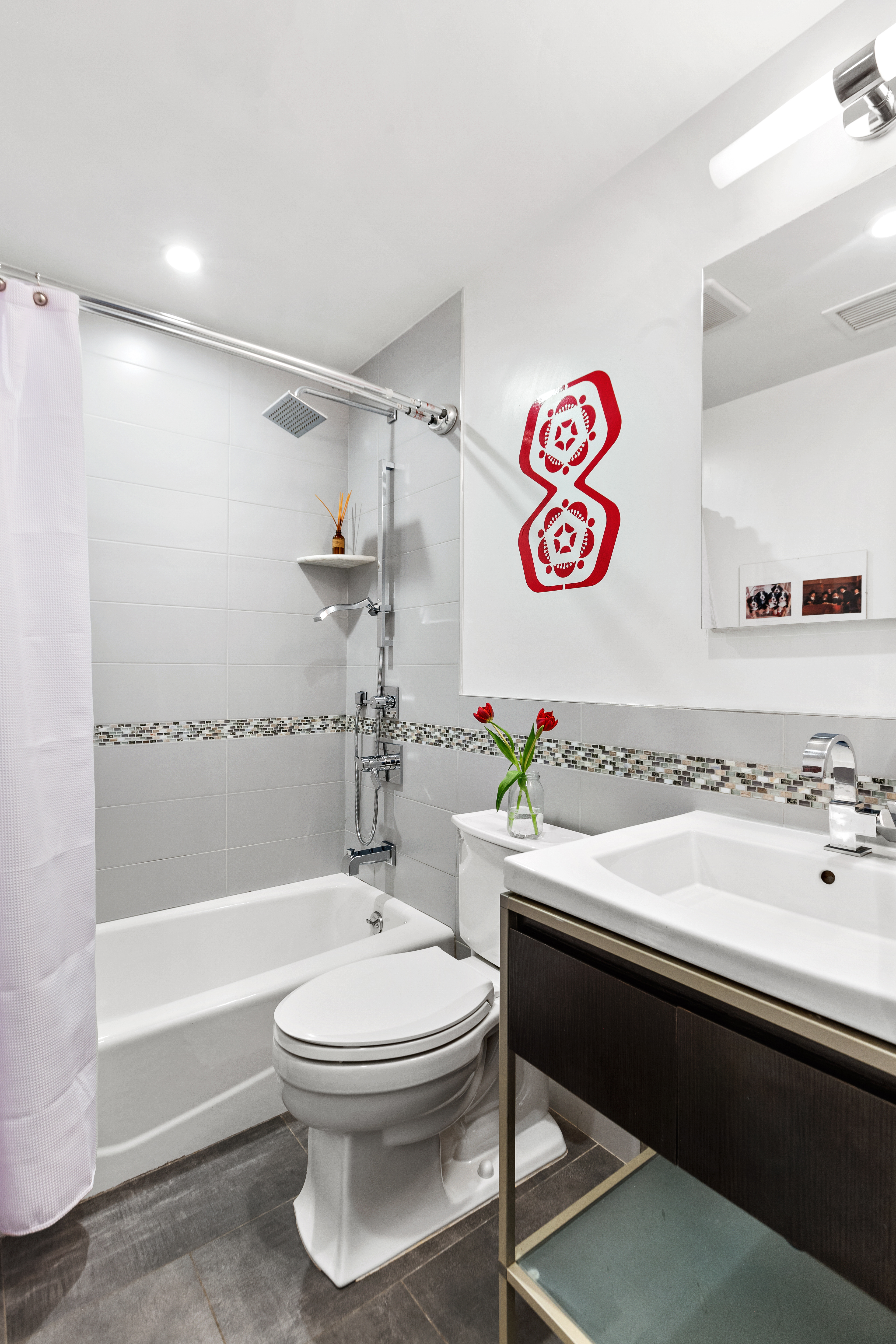 39 Madison Street, Unit 3B Brooklyn, NY 11238 - Photo 8 of 16 a bathroom with a sink a toilet and a bathtub